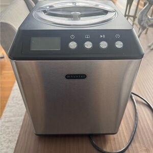 Whynter Ice Cream Maker Automatic 2.1 Qt